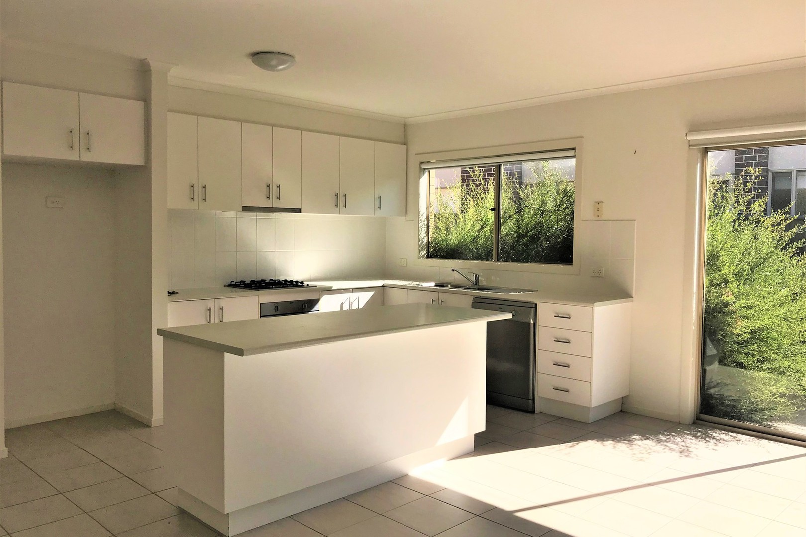 10 Aldous Place, Cranbourne North, VIC 3977 - Thumbnail 1 - 12/10/2021