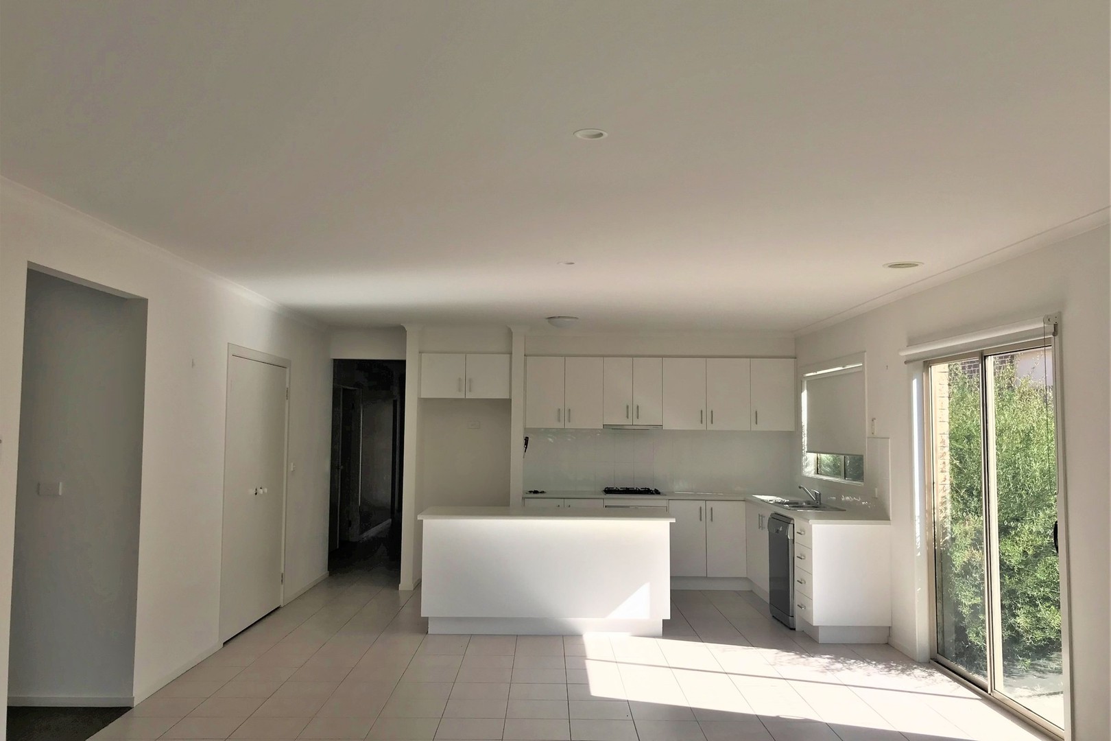 10 Aldous Place, Cranbourne North, VIC 3977 - Thumbnail 2 - 12/10/2021