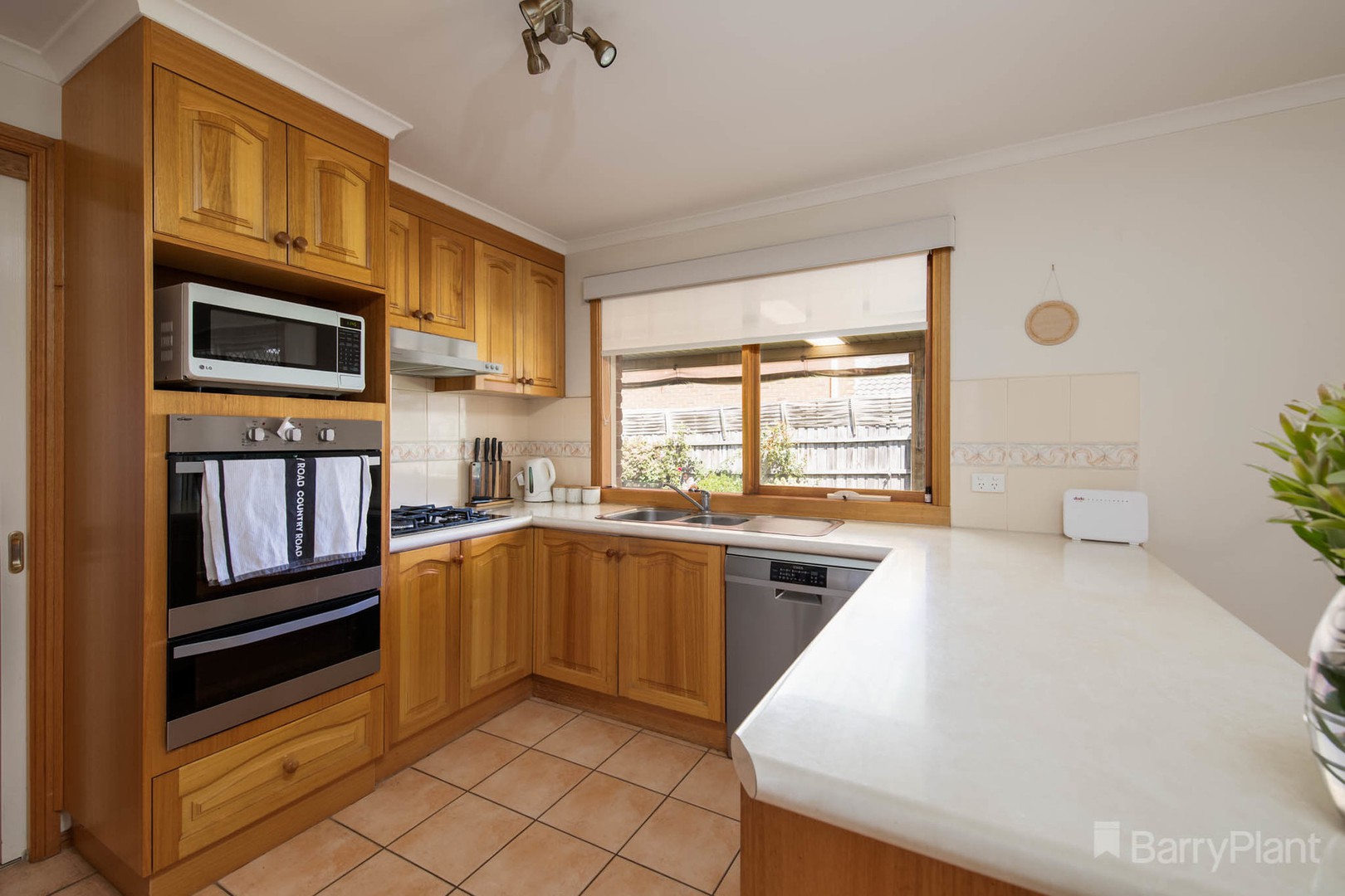 10 Allardice Parade, Berwick, VIC 3806, Berwick - Thumbnail 2
