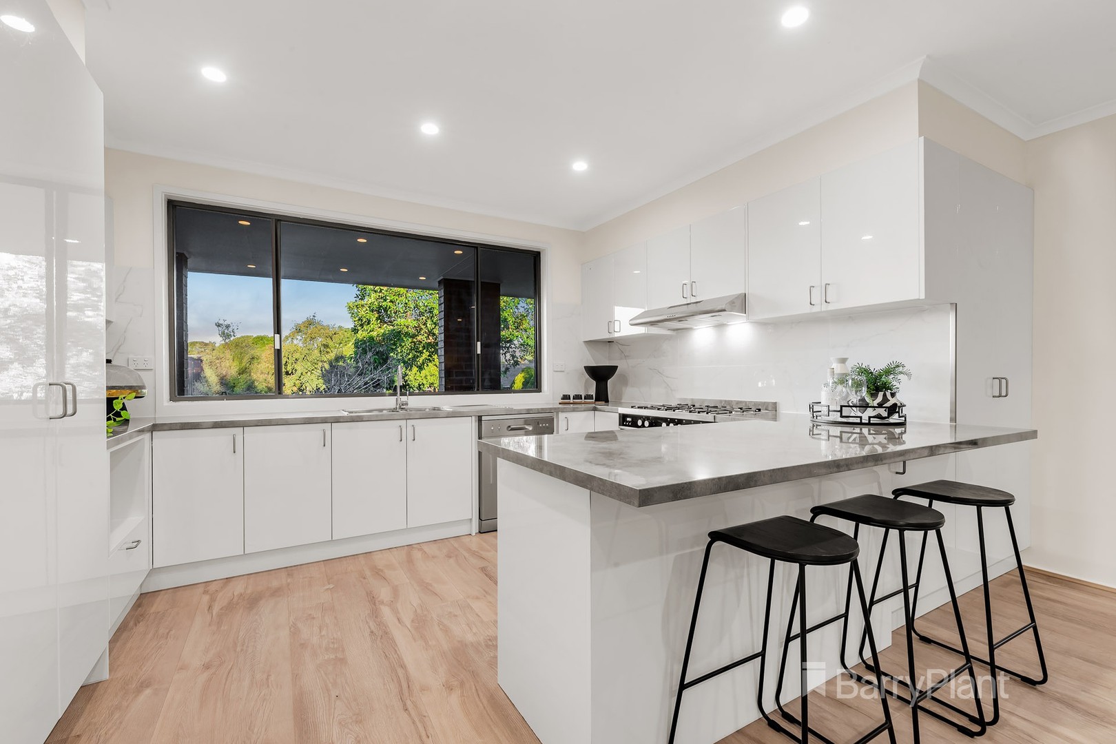 10 Amesbury Avenue, Wantirna, VIC 3152, Wantirna - Thumbnail 2