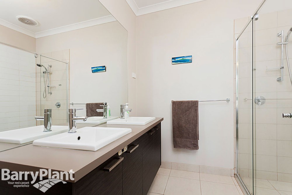 10 Aruba Avenue, Point Cook, VIC 3030, Point Cook - Thumbnail 5