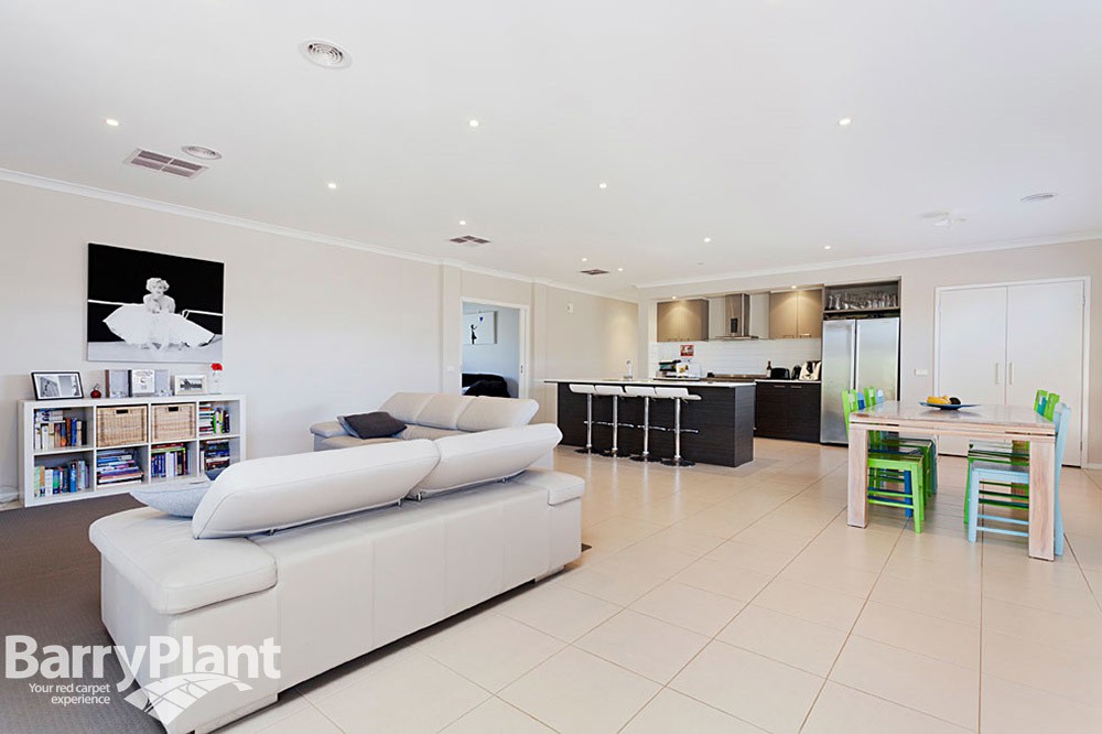10 Aruba Avenue, Point Cook, VIC 3030, Point Cook - Thumbnail 6