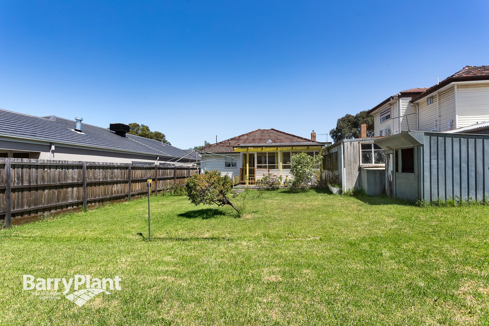 10 Ashkanasy Avenue, Pascoe Vale, VIC 3044 - Thumbnail 2 - 13/05/2025