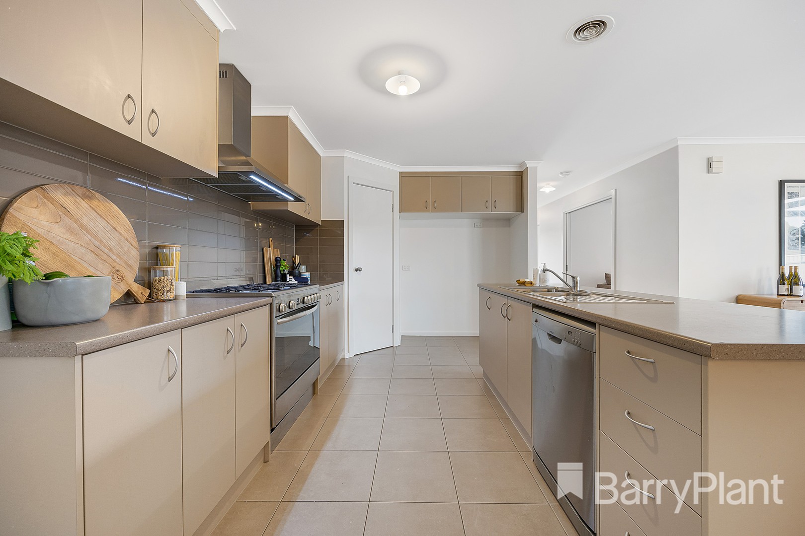 10 Barley Sheaf Drive, Miners Rest, VIC 3352, Miners Rest - Thumbnail 8
