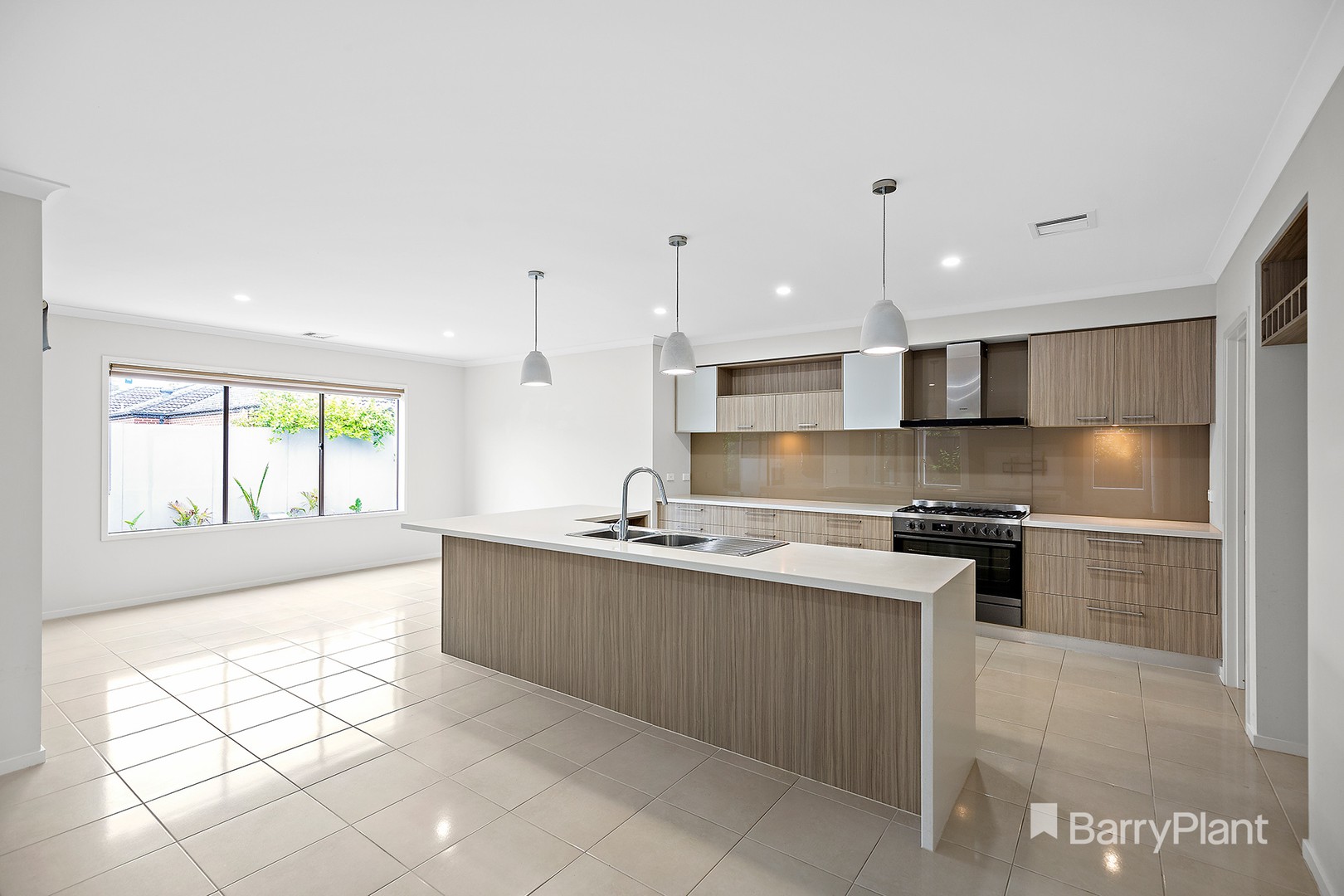 10 Blackforest Way, Clyde North, VIC 3978 - Thumbnail 1 - 14/08/2024