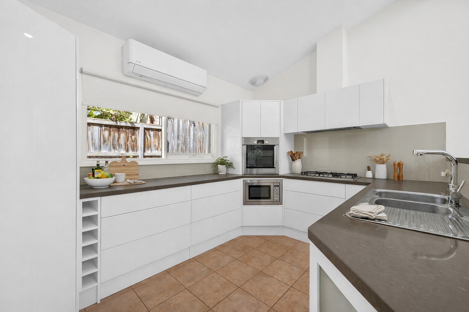 10 Blenheim Avenue, Glen Waverley, VIC 3150 - Thumbnail 2 - 03/03/2026