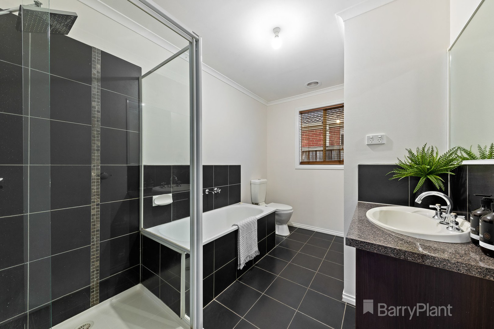10 Bohemia Crescent, Pakenham, VIC 3810, Pakenham - Thumbnail 3