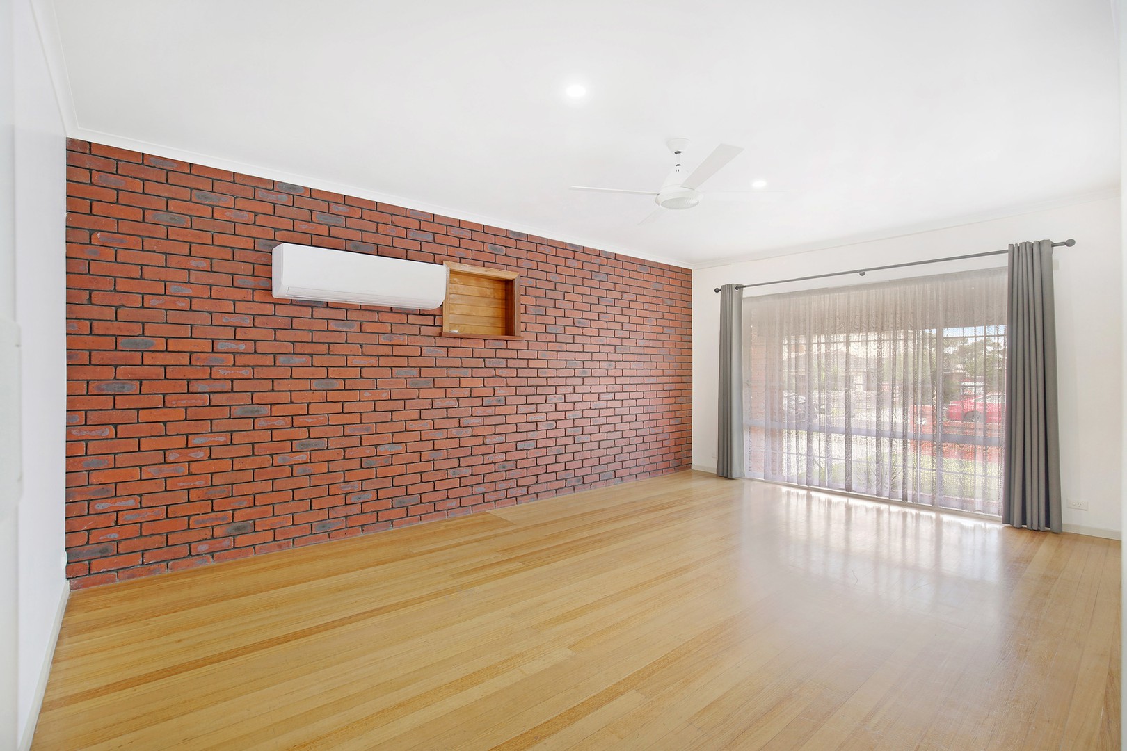 10 Bradshaw Street, Kingsbury, VIC 3083 - Thumbnail 2 - 08/07/2024