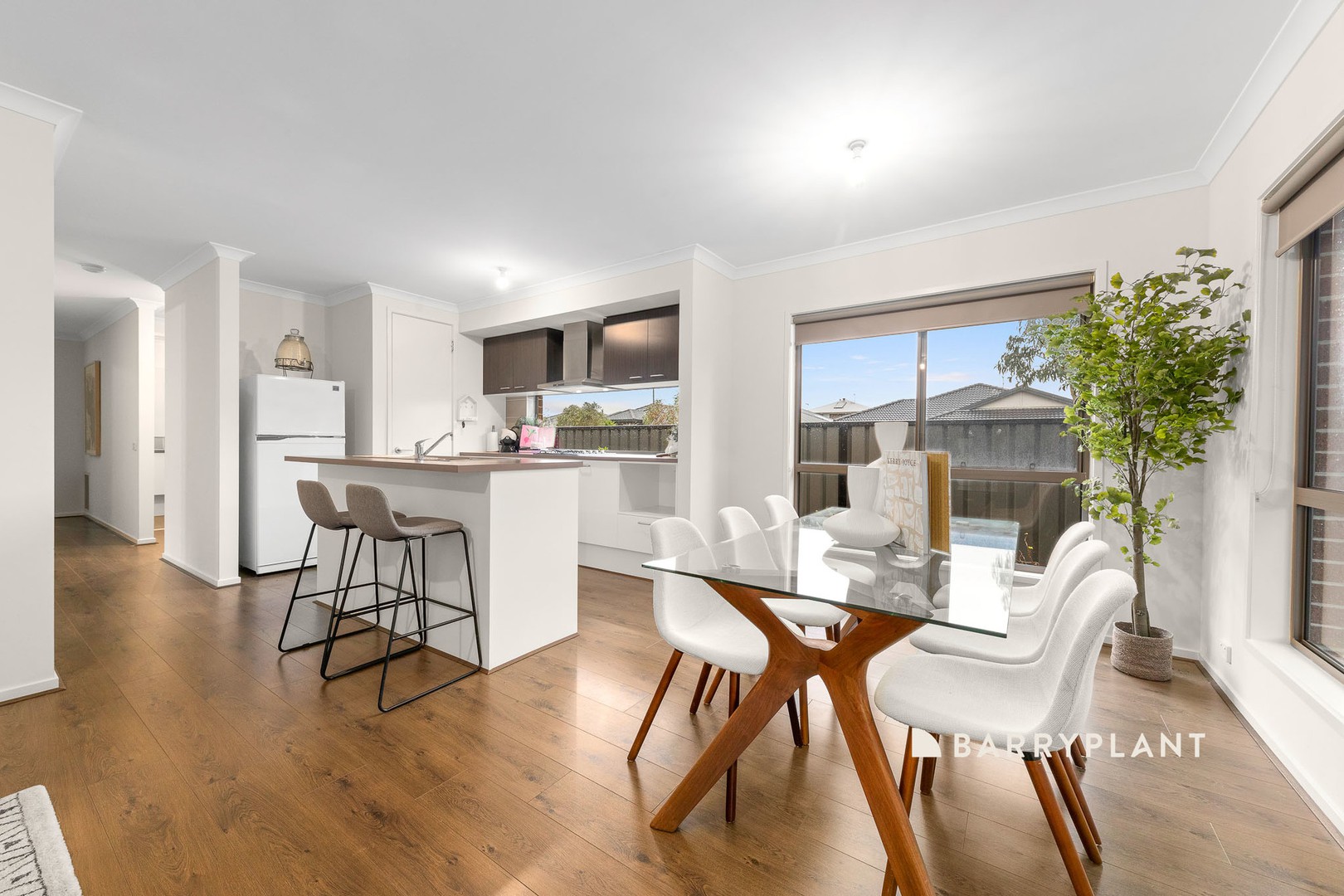 10 Bradshaw Way, Clyde North, VIC 3978, Cranbourne East - Thumbnail 4