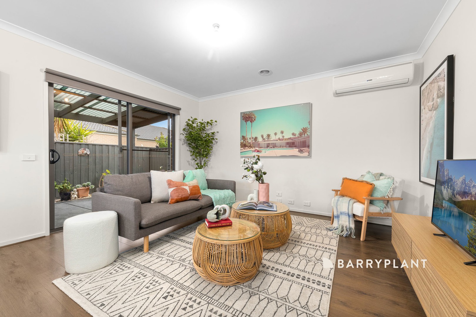 10 Bradshaw Way, Clyde North, VIC 3978, Cranbourne East - Thumbnail 6
