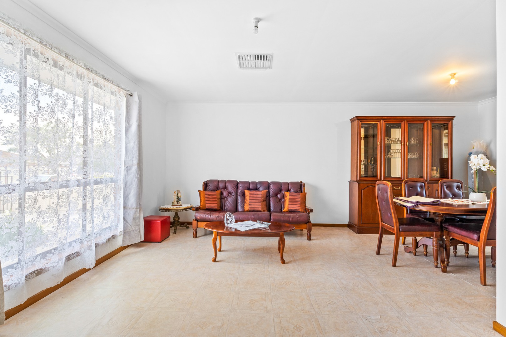 10 Branston Road, St Albans, VIC 3021, St Albans - Thumbnail 3