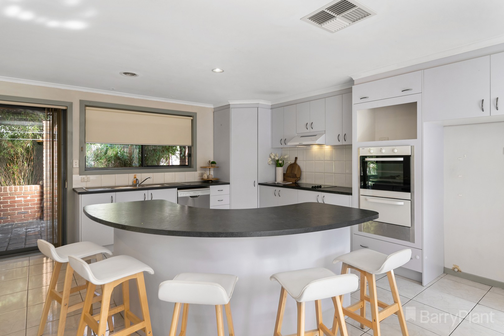 10 Brett Court, Sunbury, VIC 3429 - Thumbnail 2 - 22/08/2022