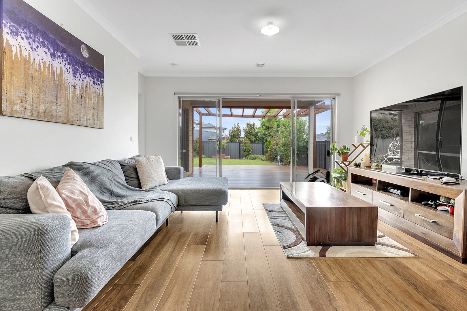 10 Calibre Avenue, Craigieburn, VIC 3064, Craigieburn - Thumbnail 2