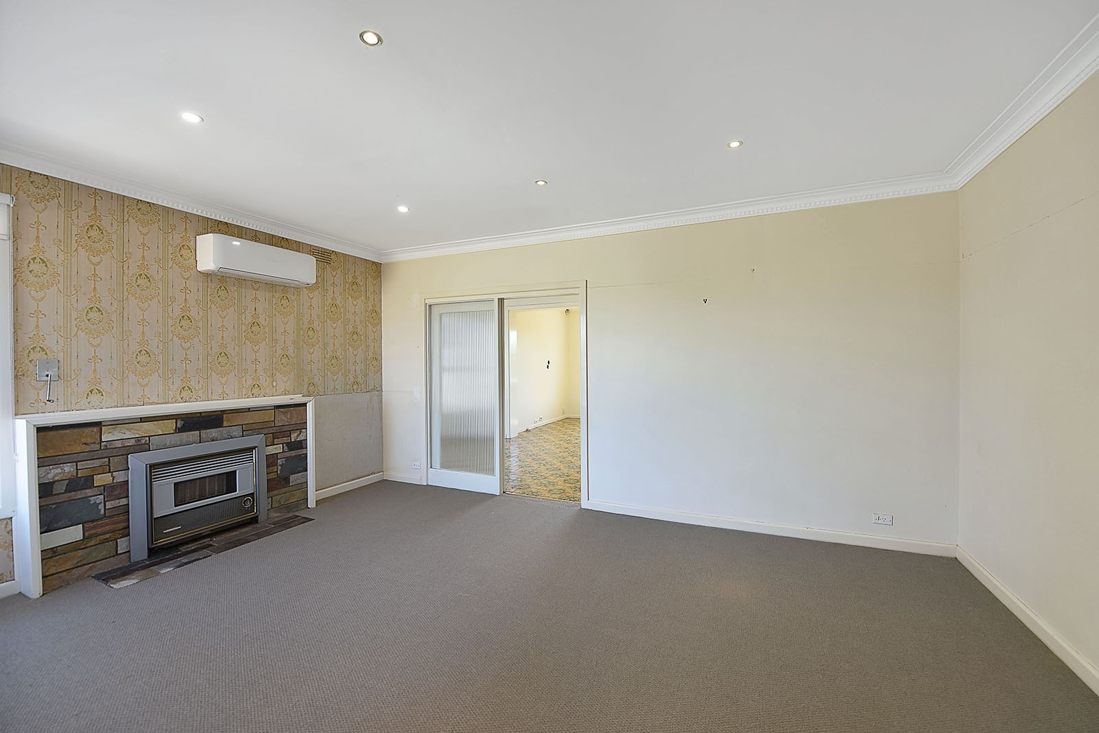 10 Chaumont Dr, Avondale Heights, VIC 3034, Avondale Heights - Thumbnail 2