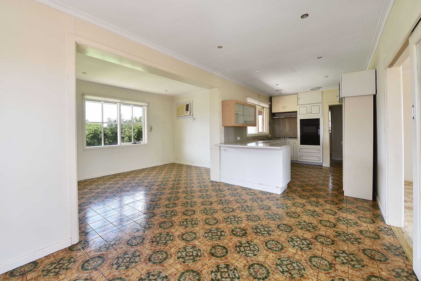 10 Chaumont Dr, Avondale Heights, VIC 3034 - Thumbnail 2 - 11/12/2024