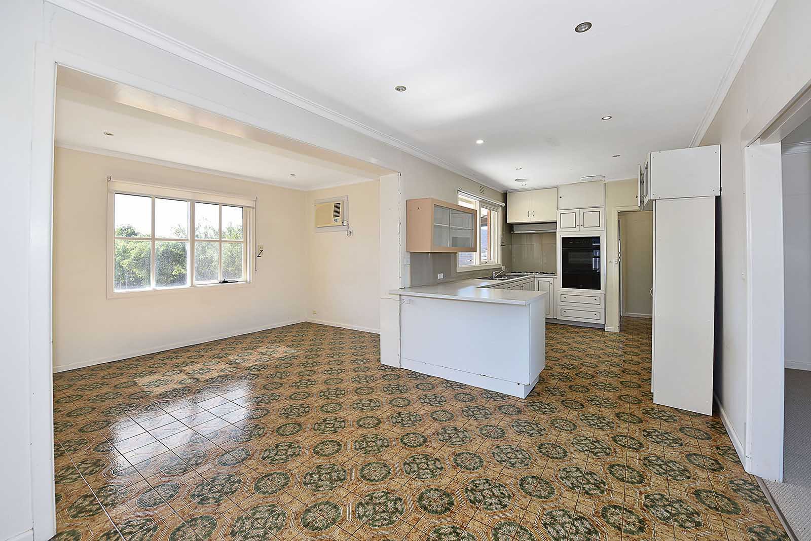 10 Chaumont Dr, Avondale Heights, VIC 3034, Avondale Heights - Thumbnail 3