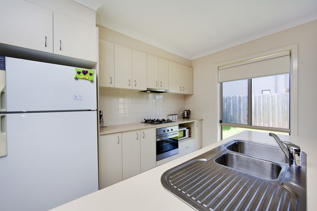 10 Cloudy Crescent, Point Cook, VIC 3030 - Thumbnail 2 - 08/12/2021
