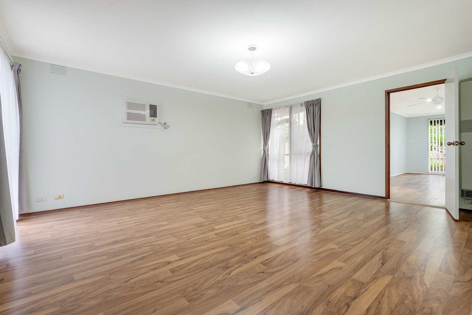 10 Clovelly Drive, Craigieburn, VIC 3064, Craigieburn - Thumbnail 4
