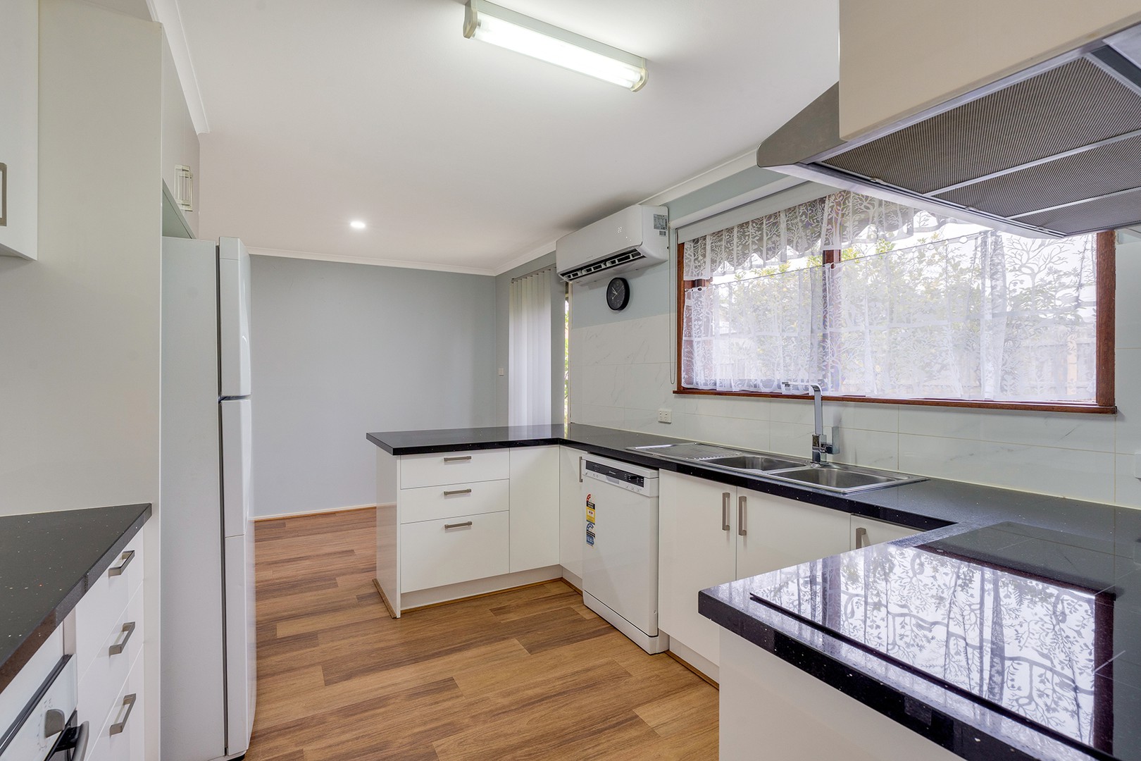 10 Clovelly Drive, Craigieburn, VIC 3064, Craigieburn - Thumbnail 7