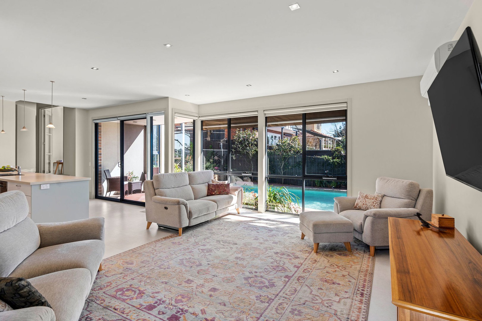 10 Collegian Avenue, Strathmore, VIC 3041 - Thumbnail 2 - 04/09/2026
