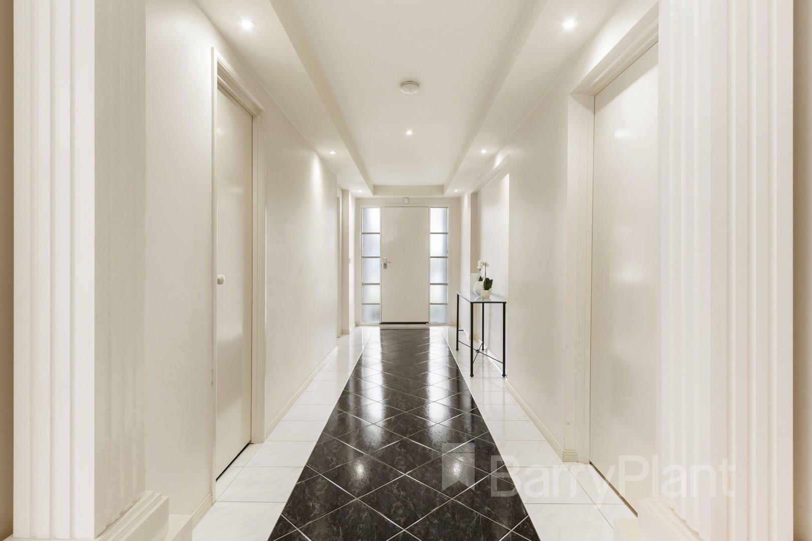 10 Colonial Court, Wantirna, VIC 3152 - Thumbnail 2 - 07/09/2022