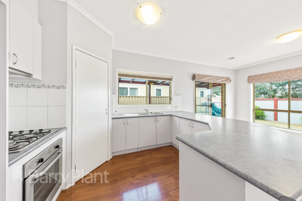 10 Como Glen, Caroline Springs, VIC 3023 - Thumbnail 2 - 14/12/2021