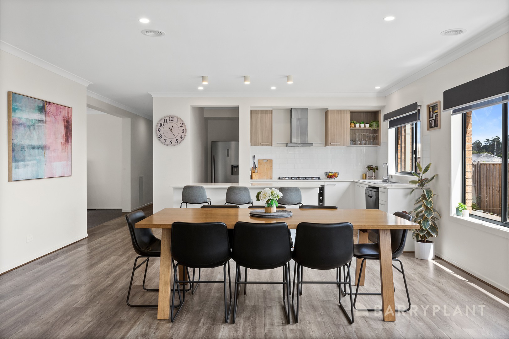 10 County Drive, Drouin, VIC 3818 - Thumbnail 2 - 07/04/2025