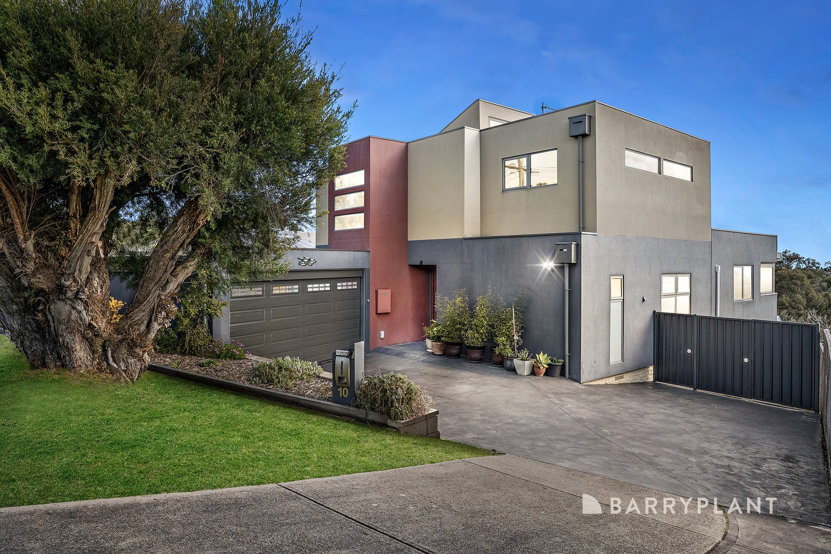 10 Crest Drive, Rosebud, VIC 3939 - Thumbnail 2 - 11/09/2025