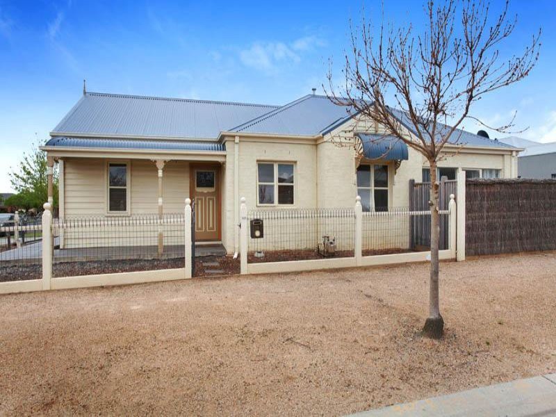 10 Cullen Terrace, Caroline Springs, VIC 3023 - Thumbnail 2 - 08/11/2021