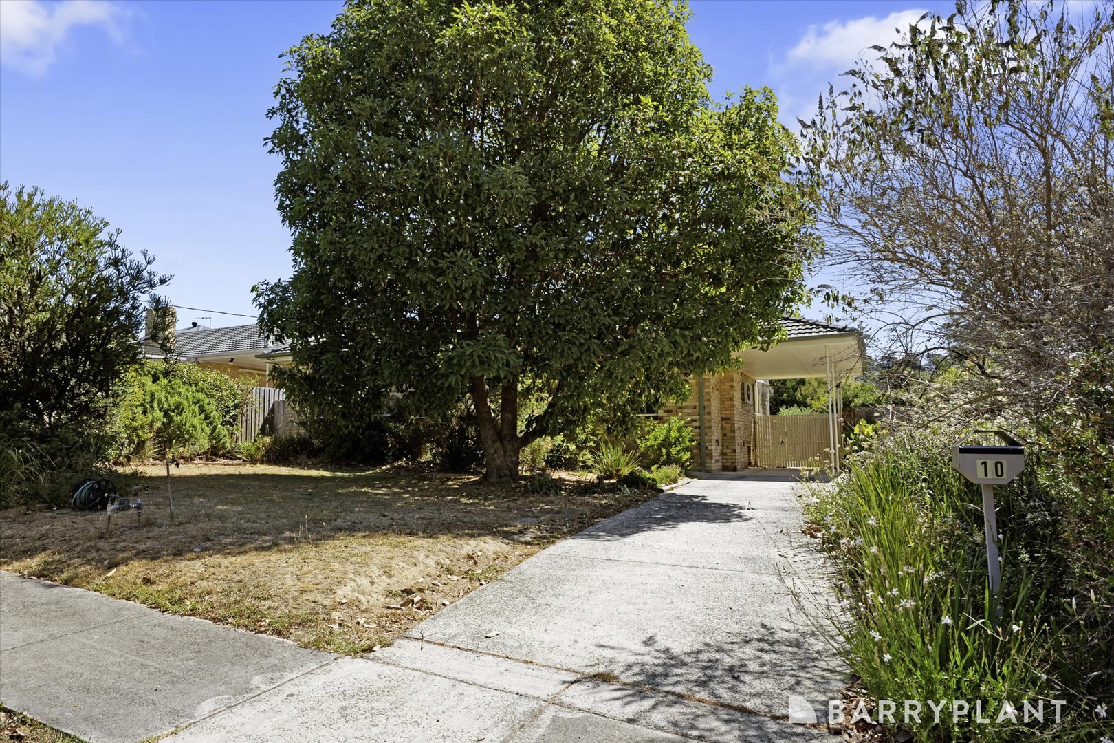 10 Dennis Court, Mooroolbark, VIC 3138 - Thumbnail 2 - 03/02/2026