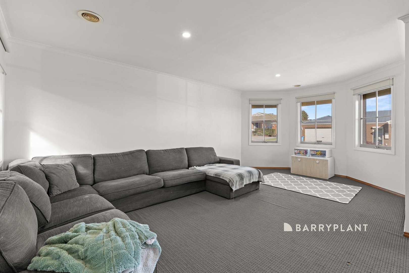 10 Diamond Court, Narre Warren North, VIC 3804 - Thumbnail 2 - 27/08/2025