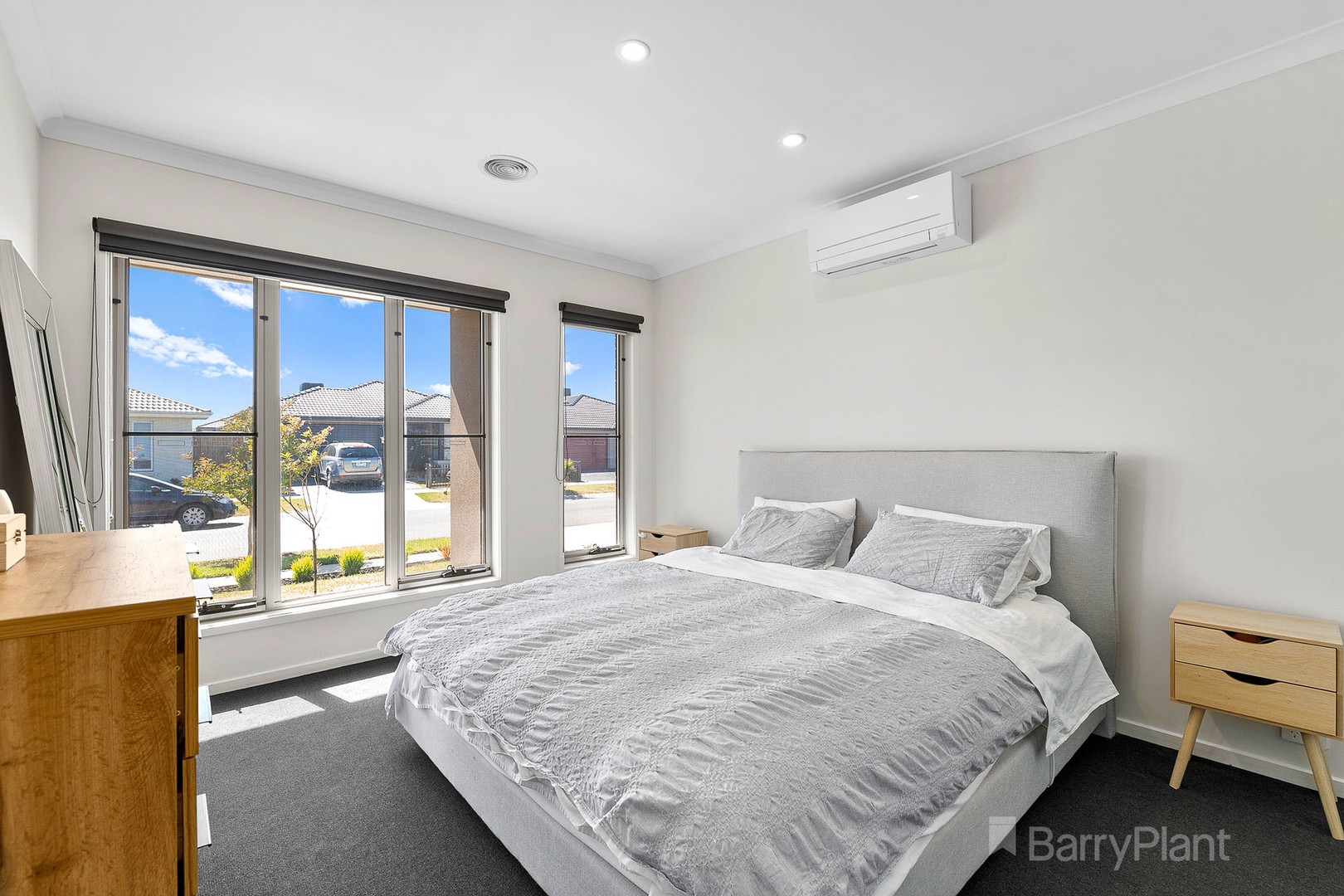 10 Dorkings Way, Clyde North, VIC 3978 - Thumbnail 2 - 15/12/2021