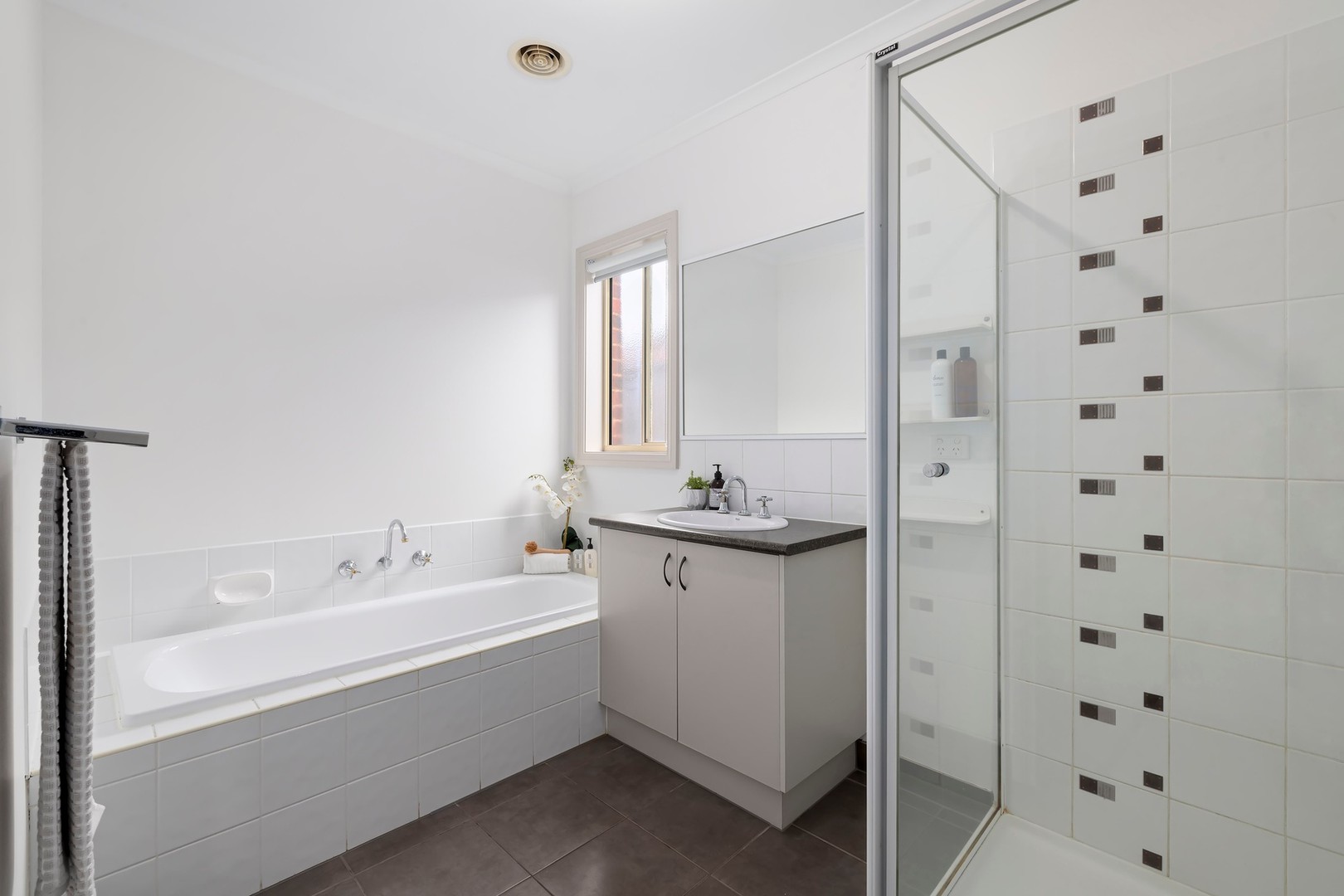 10 Dove Terrace, South Morang, VIC 3752, South Morang - Thumbnail 7