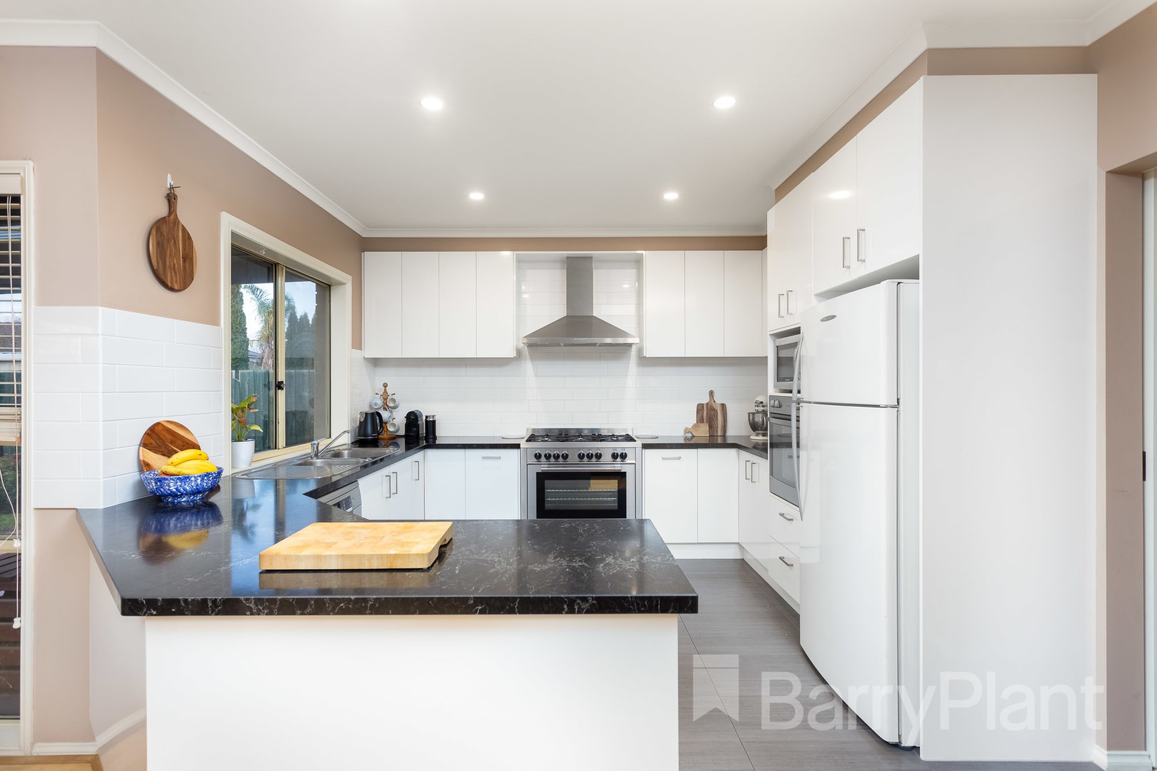 10 Dunfermline Way, Point Cook, VIC 3030, Point Cook - Thumbnail 3