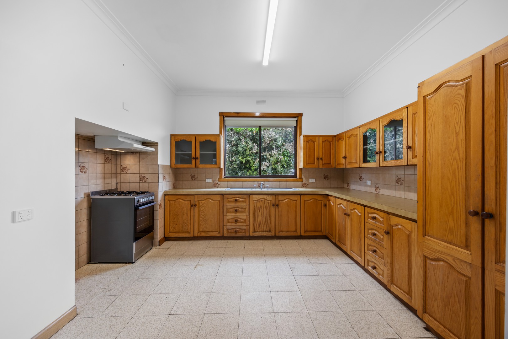 10 Eddy St, Golden Point, VIC 3350 - Thumbnail 1 - 08/10/2024