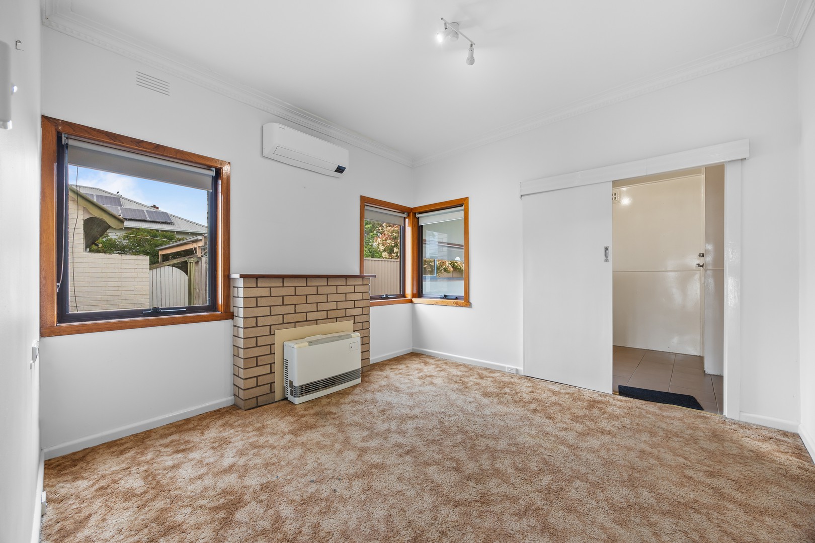10 Eddy St, Golden Point, VIC 3350 - Thumbnail 2 - 08/10/2024