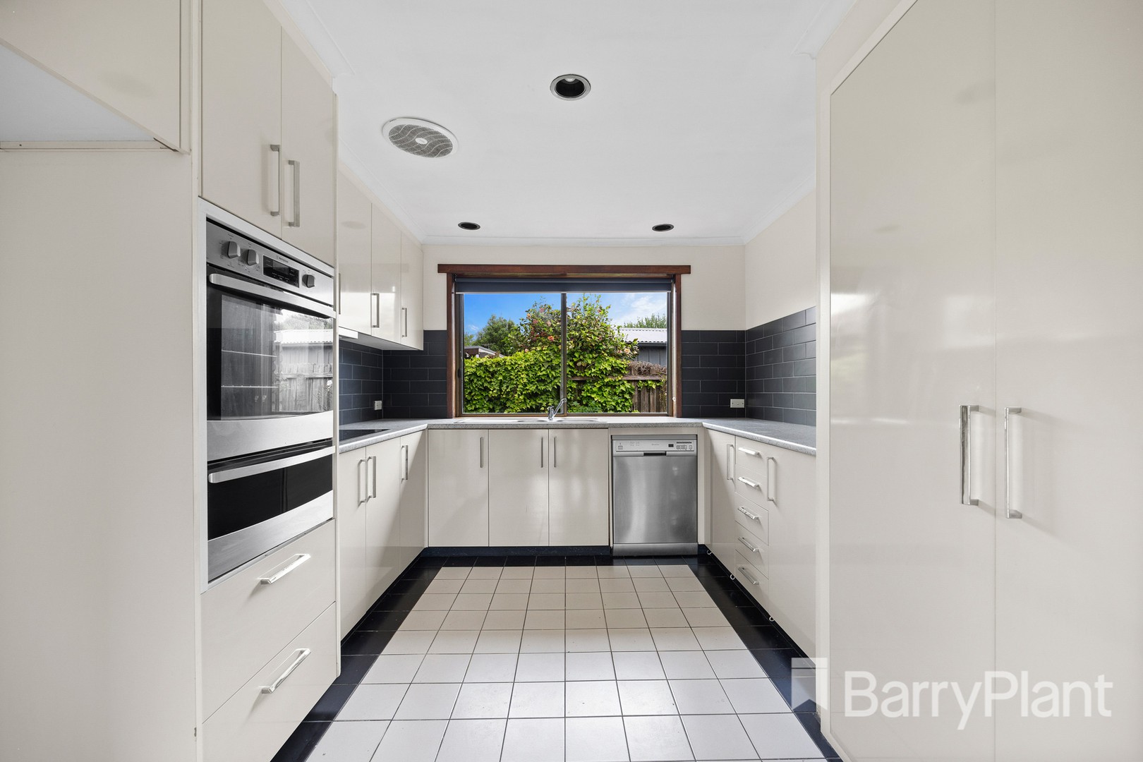 10 Edwards Crescent, Wendouree, VIC 3355, Wendouree - Thumbnail 2