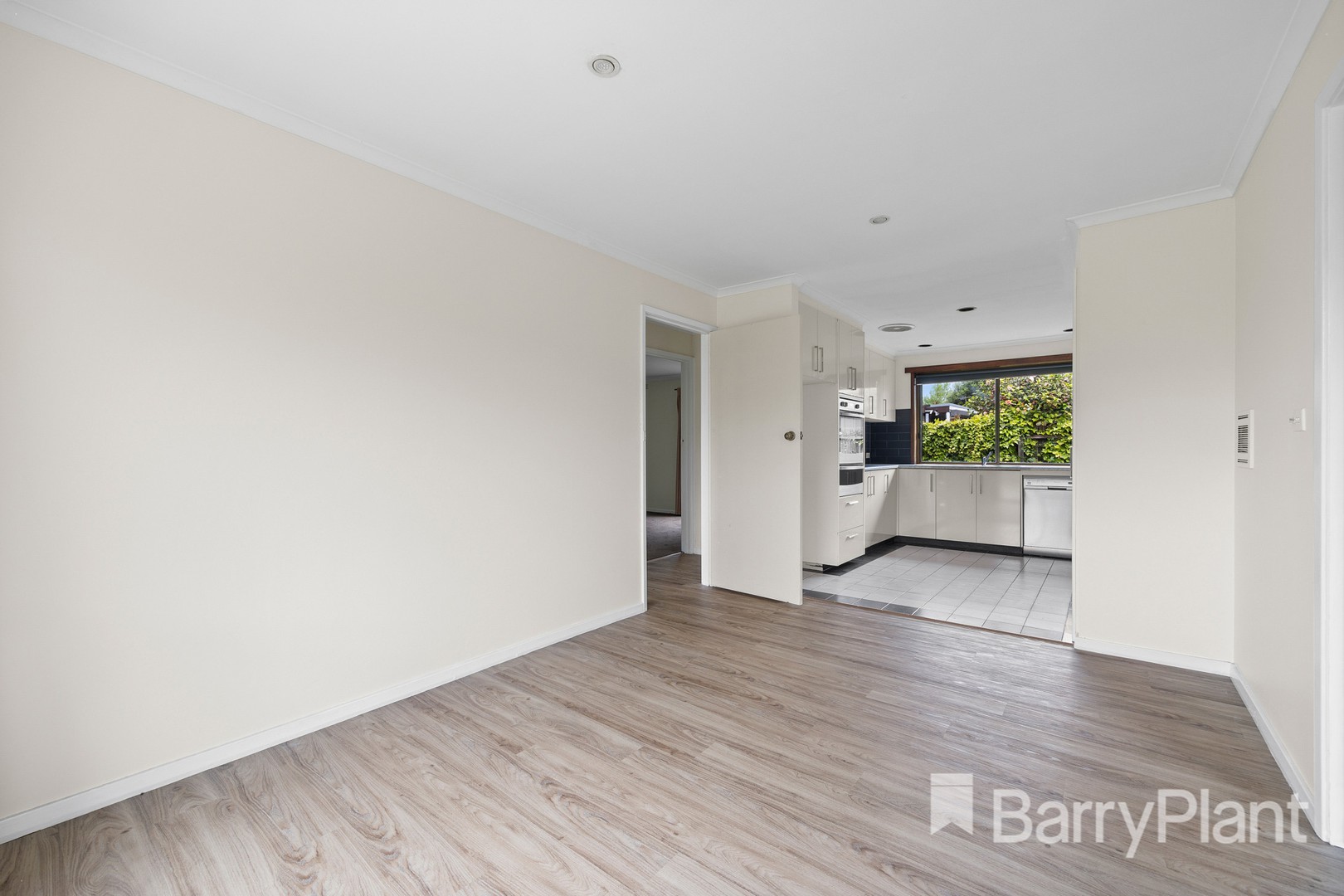 10 Edwards Crescent, Wendouree, VIC 3355, Wendouree - Thumbnail 3