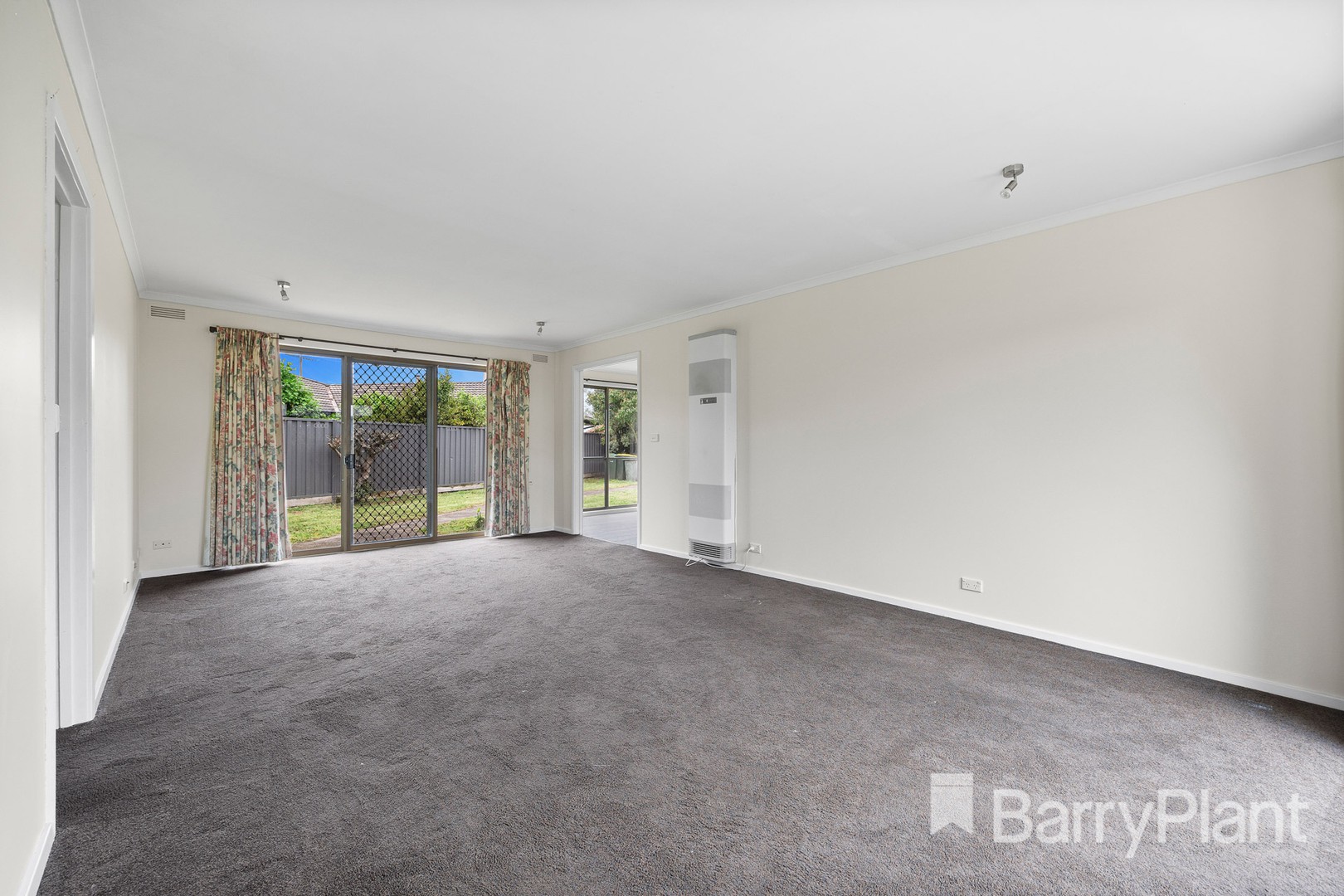 10 Edwards Crescent, Wendouree, VIC 3355, Wendouree - Thumbnail 4