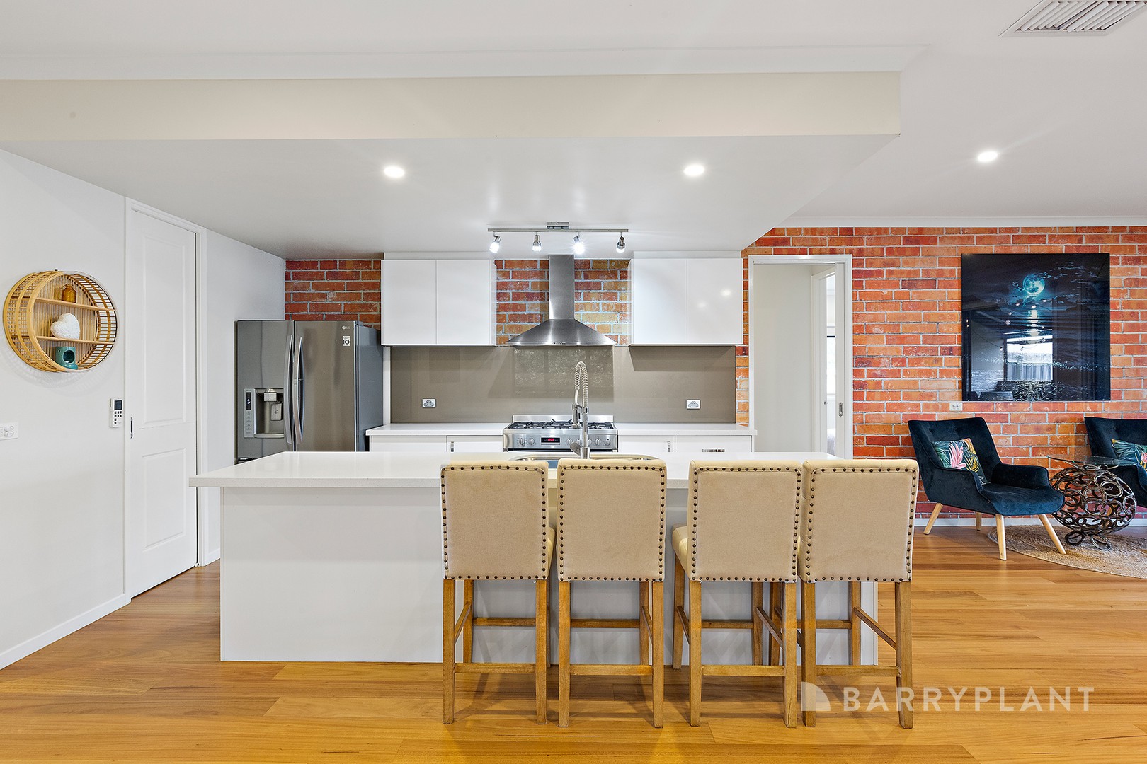 10 Emerald Crescent, Koo Wee Rup, VIC 3981, Koo Wee Rup - Thumbnail 2