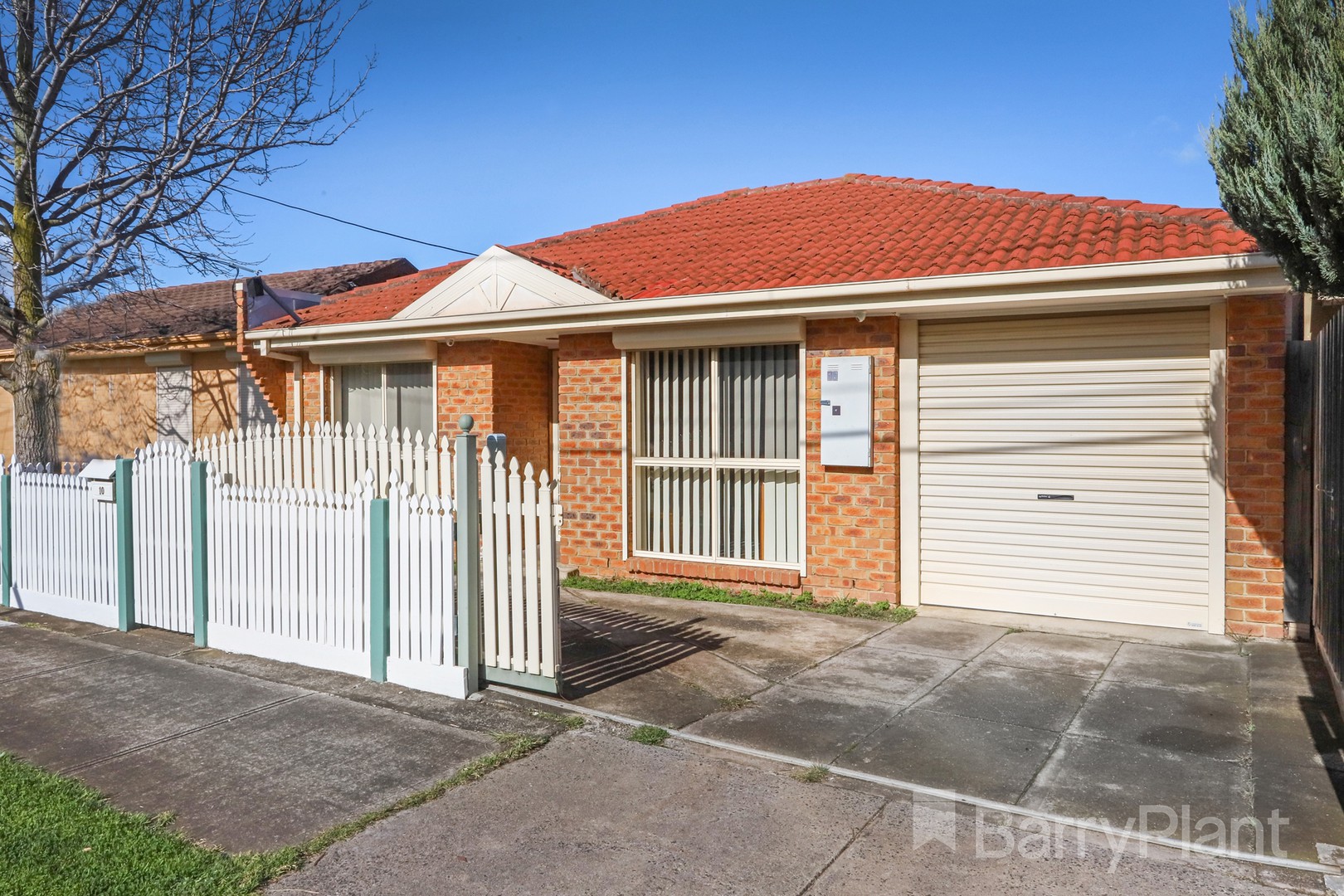 10 Erinbank Crescent, Westmeadows, VIC 3049 - Thumbnail 2 - 12/05/2023