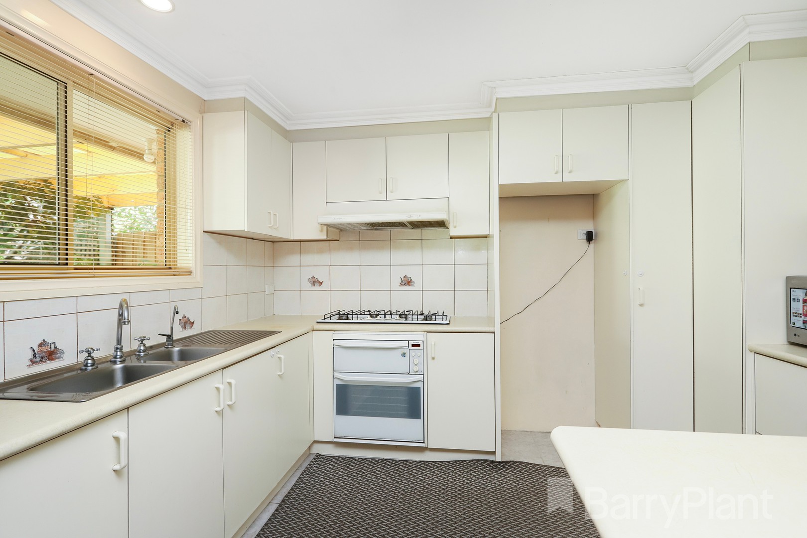10 Erinbank Crescent, Westmeadows, VIC 3049, Westmeadows - Thumbnail 5
