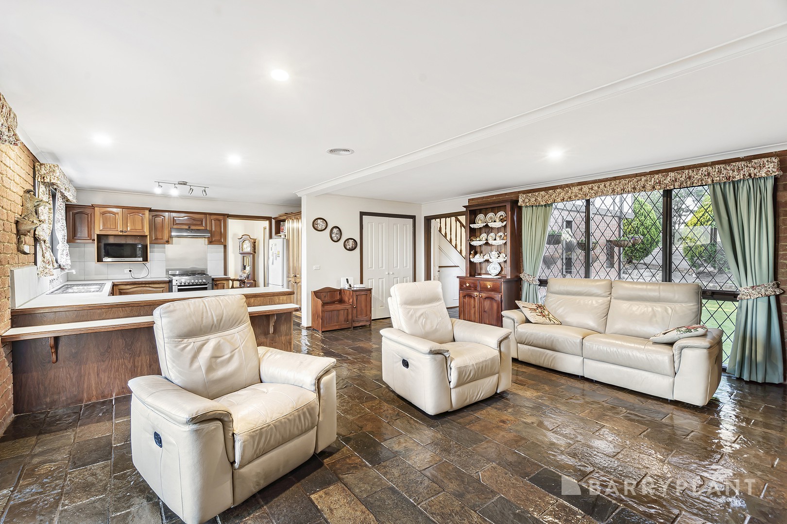 10 Erith Lane, Kalorama, VIC 3766 - Thumbnail 2 - 16/10/2025