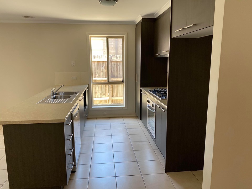 10 Essence Lane, Point Cook, VIC 3030, Point Cook - Thumbnail 3