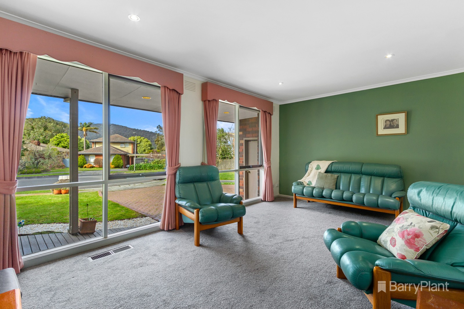 10 Eugenia Court, Boronia, VIC 3155 - Thumbnail 2 - 07/09/2023