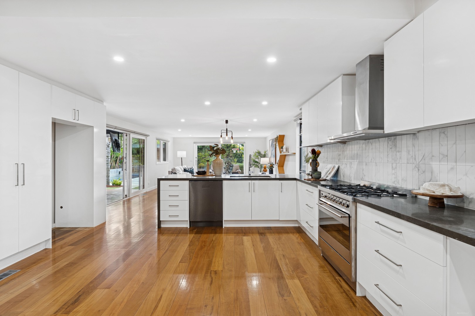 10 Evandale Avenue, Nunawading, VIC 3131 - Thumbnail 2 - 31/10/2025