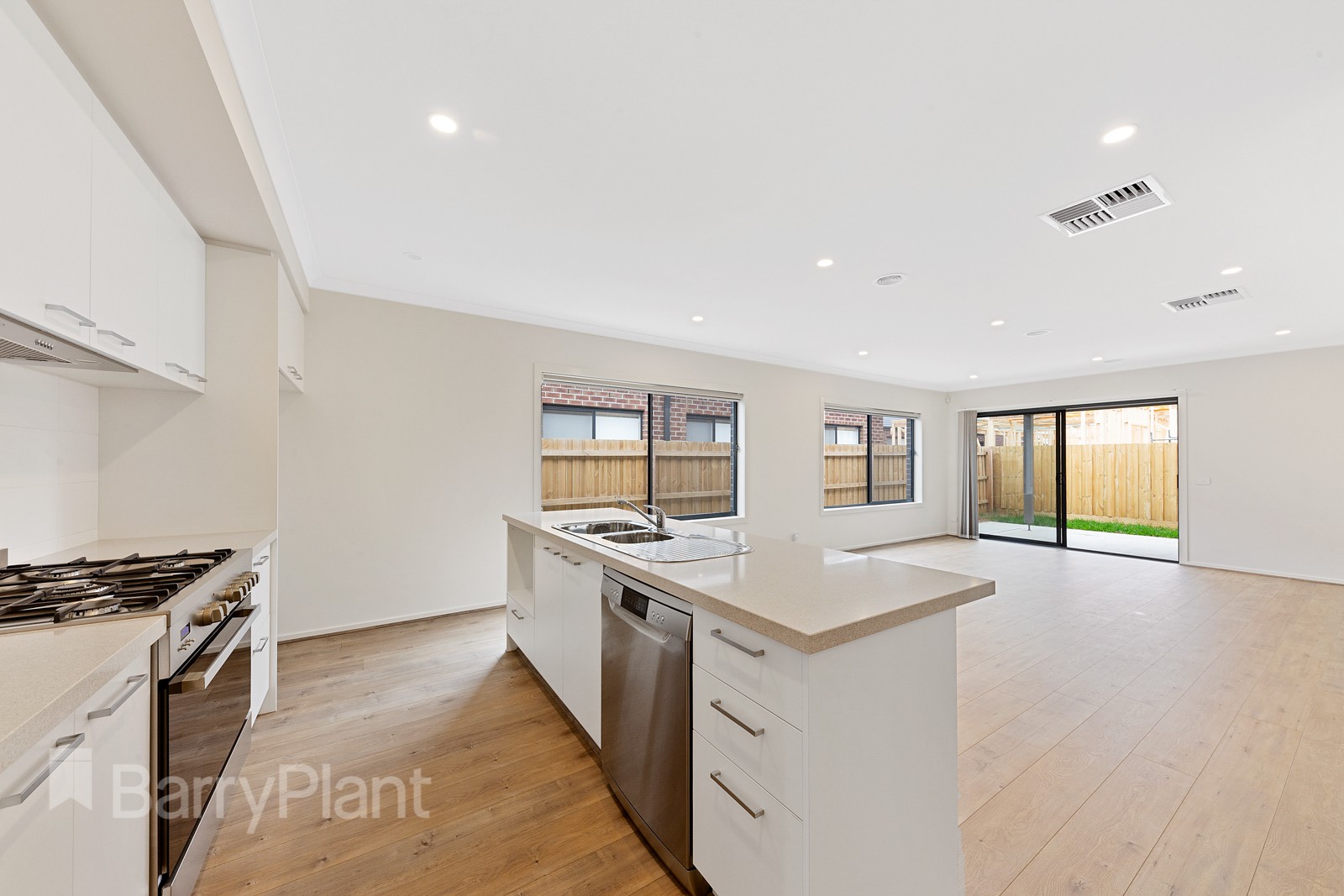 10 Evergild Street, Aintree, VIC 3336, Aintree - Thumbnail 3