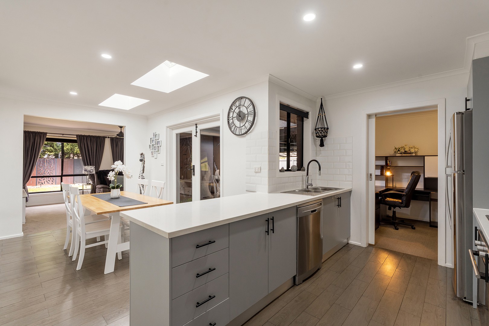 10 Falmouth Court, Craigieburn, VIC 3064, Craigieburn - Thumbnail 5