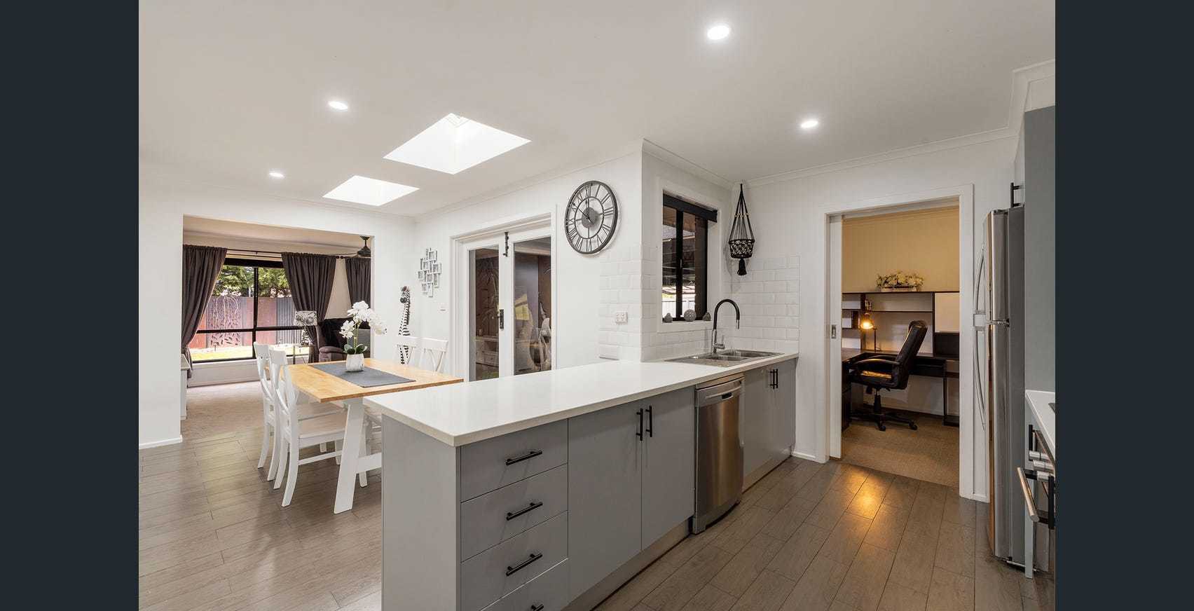 10 Falmouth Court, Craigieburn, VIC 3064, Craigieburn - Thumbnail 5