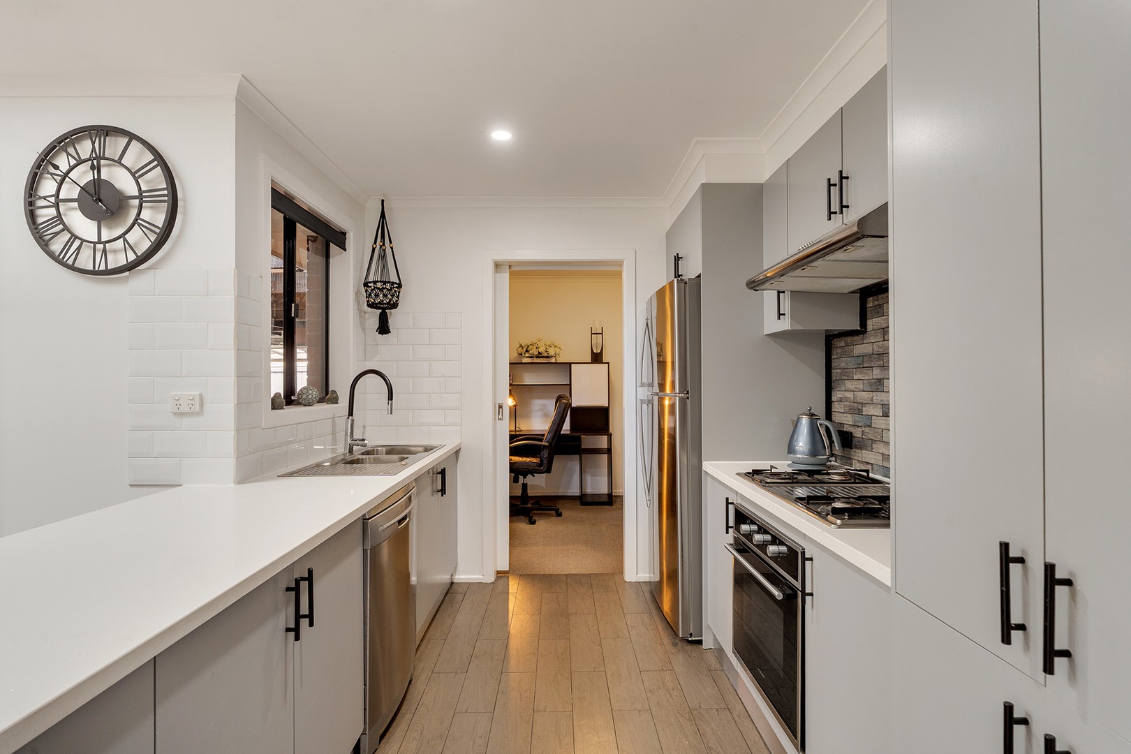 10 Falmouth Court, Craigieburn, VIC 3064, Craigieburn - Thumbnail 6